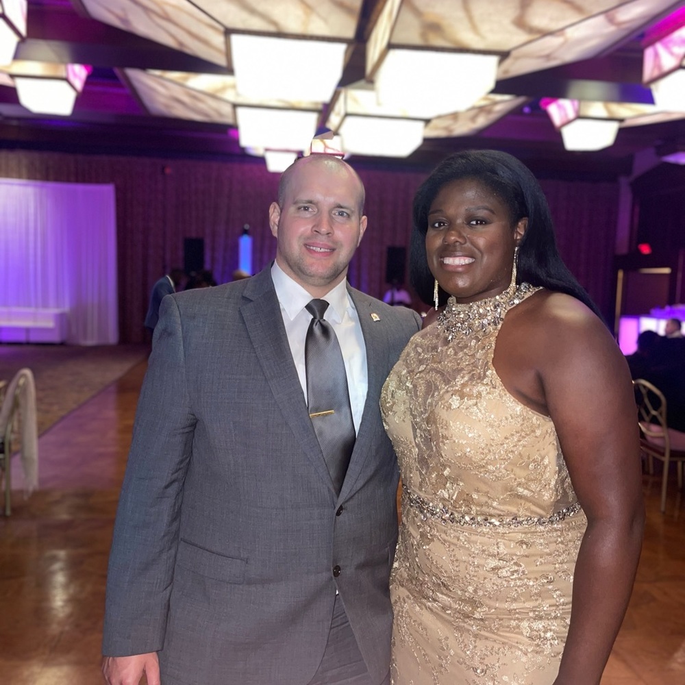 Mac Duggal open back gold sequin lace crew neckline sleeveless gown size 16